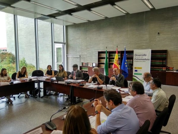 El Programa de Desarrollo Rural de Extremadura FEADER 2014-2020 evalúa su implementación y resultados.