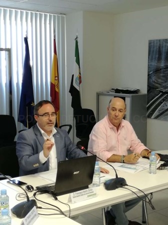 Se declara Fiesta de Interés Turístico Regional la Matanza de Llerena, la Semana Santa de Zafra y la Bajada de la Virgen de la Montaña de Cáceres.
