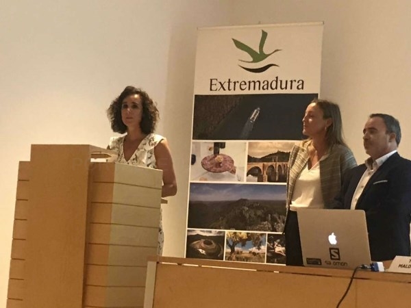 La Junta de Extremadura pone en marcha una formación pionera en la región sobre comercialización turística.