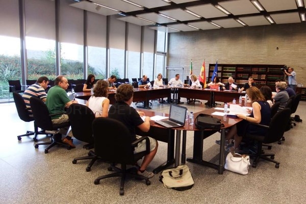 Esther Gutiérrez anuncia un nuevo programa del Proyecto Ítaca para prevenir el abandono escolar.