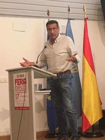 Javier Luna destaca las políticas de empleo para jóvenes de la Junta de Extremadura.