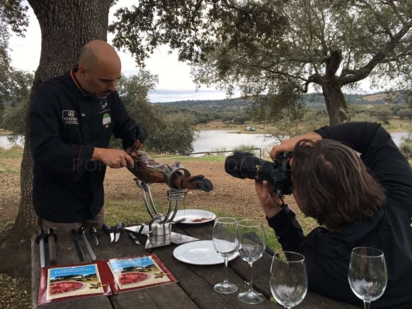 Periodistas de Reino Unido y Alemania se han interesado por Extremadura para dar a conocer su naturaleza, cultura y gastronomía.