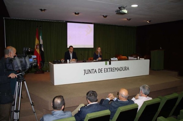 Trabajo destaca la firma de 130 planes para la retirada de amianto en lo que va de año.