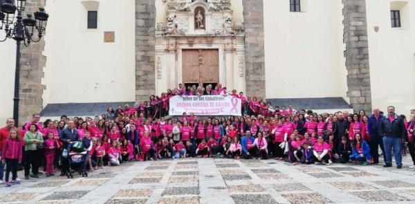 Gil Rosiña pone en valor la importante labor de la Asociación Española Contra el Cáncer.
