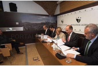 Diputación y entidades financieras firman convenios para ayudar a beneficiarios de Diputación Emprende y Rehabilita.