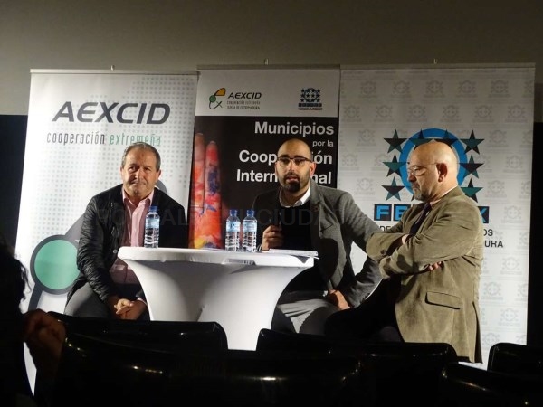 El director de la AEXCID reconoce la labor que los municipios extremeños realizan en materia de cooperación internacional para el desarrollo.