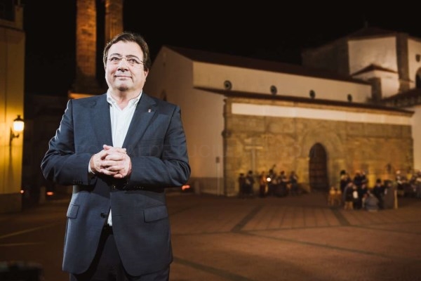Fernández Vara apela al acuerdo entre las diferentes fuerzas políticas para recuperar los consensos perdidos.
