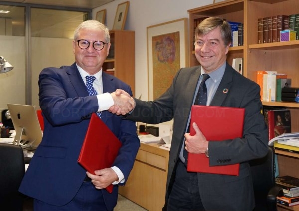 La Fundación Yuste y la Fundación Carolina firman un acuerdo de colaboración.