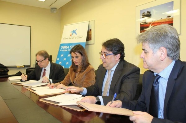 Junta y Fundación 'la Caixa' renuevan su compromiso con la atención psicosocial en cuidados paliativos.