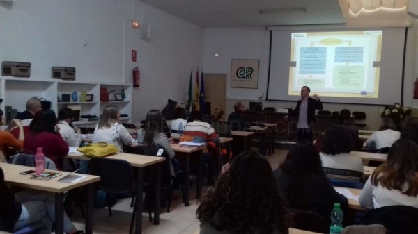 En poco más de tres años, la Consejería de Educación y Empleo ha formado ya a 6.194 personas en los cursos de Competencias Claves.