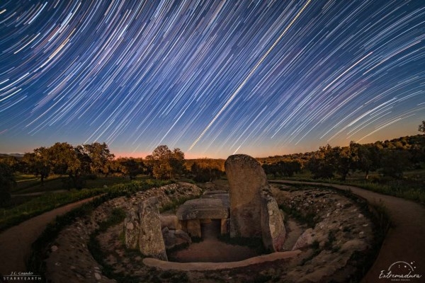 La NASA selecciona una fotografía del dolmen de Lácara como ‘Imagen Astronómica del Día’.