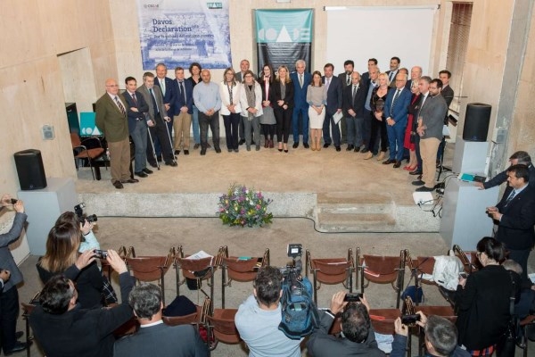 Fernández Vara aboga por la sostenibilidad de los espacios arquitectónicos para que los ciudadanos desarrollen proyectos de vida dignos.