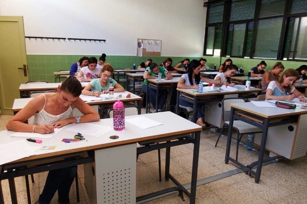 Educación publica los 112 tribunales que examinarán las oposiciones del Cuerpo de Maestros.