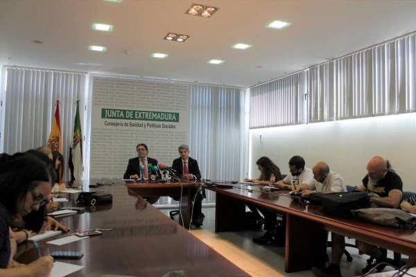 El 71 por ciento de los Médicos Internos Residentes han sido contratados por el Servicio Extremeño de Salud (SES).
