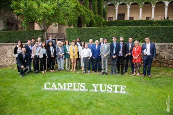 Marcelino Oreja reclama en Yuste una Europa más unida y fiel a sus principios y valores.