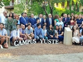 El ministro Josep Borrell participa en el curso de verano de Campus Yuste sobre los desafíos de la Unión Europea.