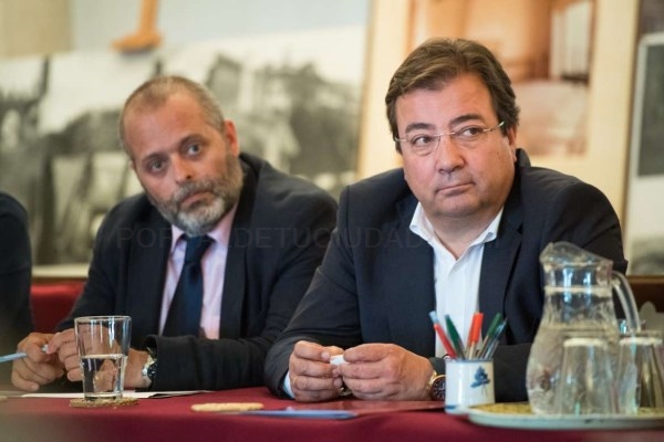 Fernández Vara apuesta por la formación y por dar facilidades a las empresas para abordar el futuro de la región.
