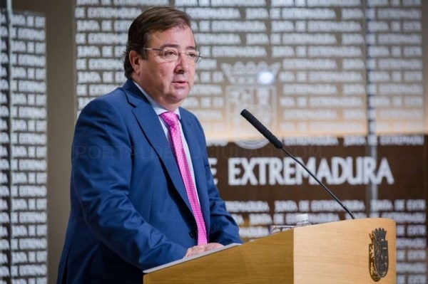 Una periodista, una poeta, la Sociedad Micológica, el Festival de Mérida, las Policías Locales y la UME, galardonadas con la Medalla de Extremadura