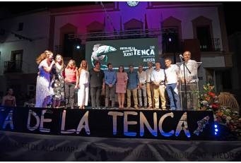 La actriz Clara Alvarado y el equipo de la UEX PRETAGU recogen, en Aliseda, las Tencas de Oro.