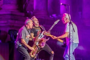 El grupo de pop-rock ochentero llegó anoche al Teatro Romano emeritense con un único objetivo: que la gente se lo pasará bien.