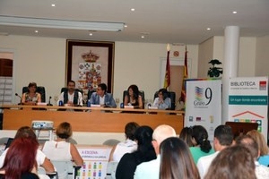 Los bibliotecarios del G9 debaten sobre cómo mejorar la atención a los usuarios.