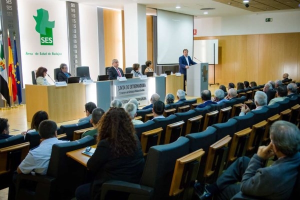 El presidente de la Junta se ha mostrado orgulloso de la Facultad de Medicina y de sus resultados
