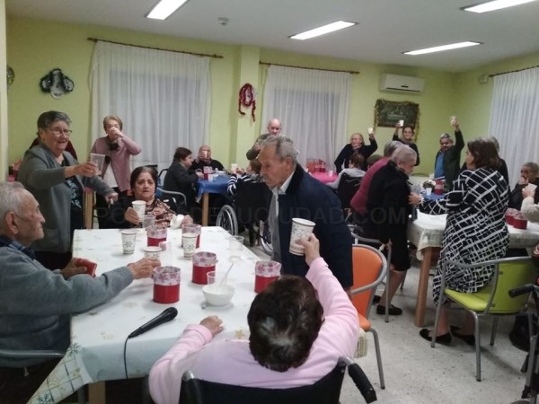 Nadie solo en Navidad. Campaña de la Residencia de Mayores Santa Isabel de Torrejoncillo