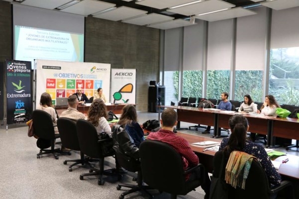 Veinte jóvenes extremeños se forman para trabajar en organismos de la ONU gracias a las becas de la AEXCID