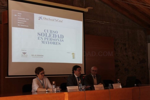 Un curso sobre la soledad no elegida busca respuestas para 48.000 personas de más de 65 años que viven solas en Extremadura