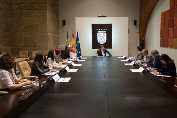 La Junta de Extremadura suspende las clases durante quince días desde el próximo lunes para combatir el coronavirus