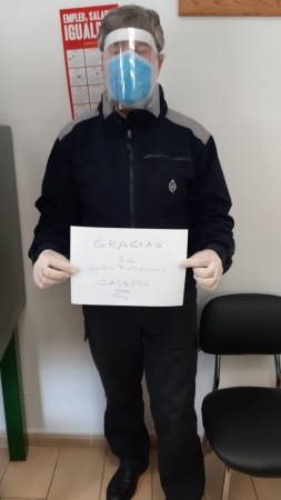Donación de pantallas protectoras y guantes por parte del Extremadura CAR Cáceres