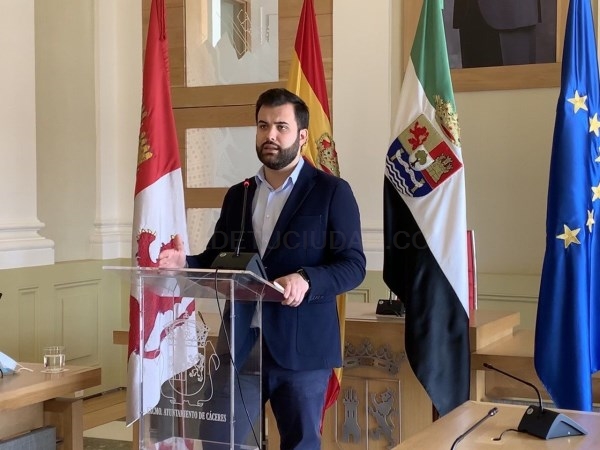 El alcalde de Cáceres destaca la necesidad de definir un modelo turístico común en las ciudades patrimonio