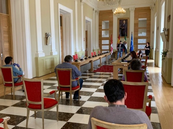 El Ayuntamiento pone en marcha medidas para facilitar la labor de los hosteleros en lo referente a las terrazas
