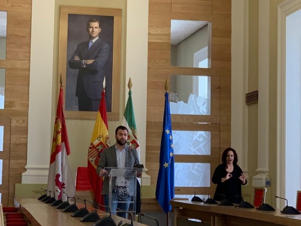 El equipo de gobierno destaca el comportamiento de los empresarios y la ciudadanía en el primer día de la fase 1