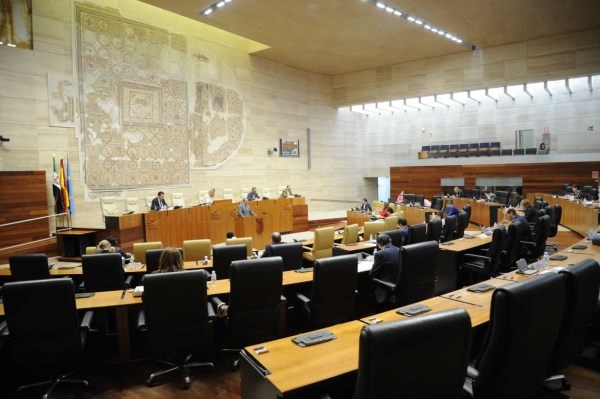 La Junta de Extremadura promueve medidas extraordinarias para apoyar la continuidad en la actividad productiva y el mantenimiento del empleo