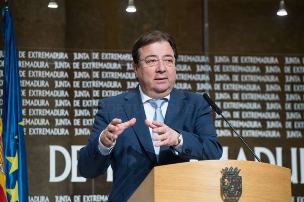Fernández Vara avanza que el Consejo de Gobierno iniciará esta semana la agenda para la reactivación económica de la región