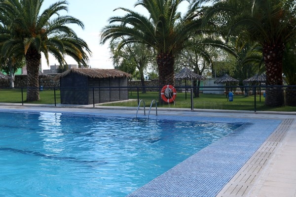 Las piscinas comunitarias de Cáceres abren con turnos y el resto espera a la Fase 3