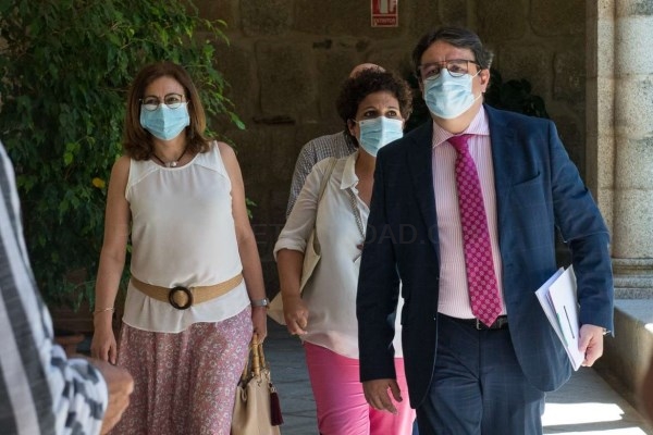 La Junta de Extremadura confirma la aparición de un brote de COVID-19 originado en la ciudad de Badajoz