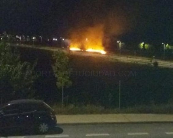 Un nuevo incendio en Cáceres el Viejo obliga a intervenir a los bomberos de madrugada