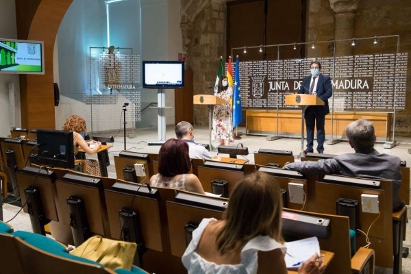 El consejero de Sanidad y Servicios Sociales informa de la detección de un nuevo brote de Covid-19 en Peraleda de la Mata