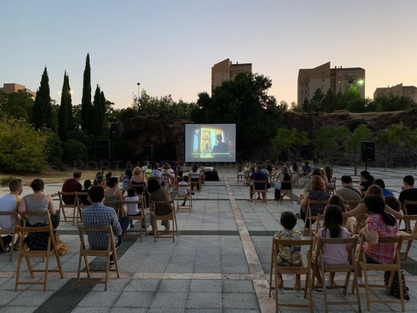 El programa de cine ‘animamos tu barrio’ cuelga el cartel de completo en todas las proyecciones
