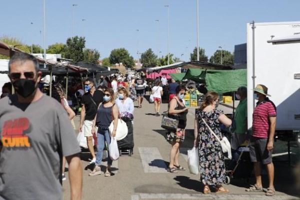 Los vendedores dan por hecho que el mercadillo de Cáceres se traslada a Charca Musia