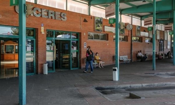 Empresas de autobuses dicen estar al borde de la ruina y piden ayudas