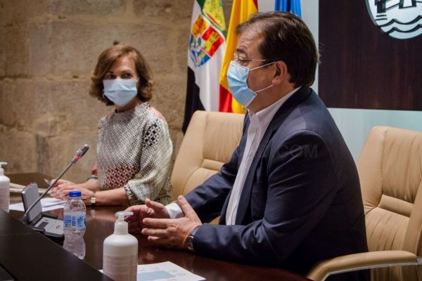 Fernández Vara y agentes sociales presentan a Carmen Calvo la Agenda para la reactivación cara a la financiación con fondos europeos