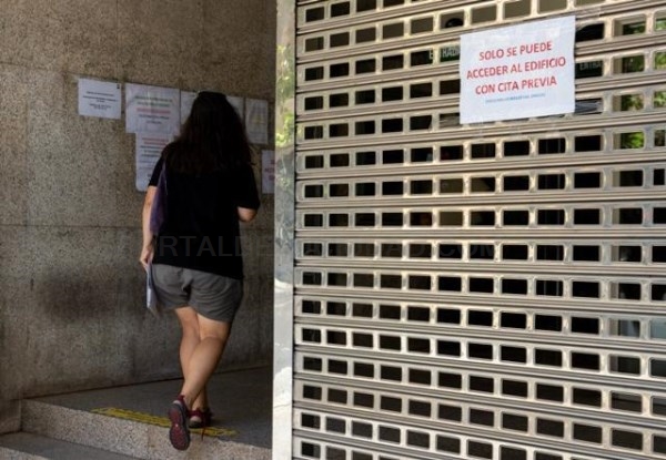 Quejas ciudadanas por el «colapso» de la cita previa en la administración