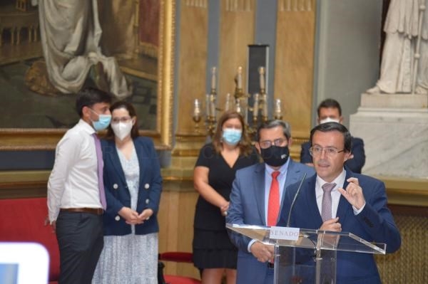 El presidente de la Diputación de Badajoz da a conocer en el Senado el Plan de Lucha contra la Exclusión Financiera puesto en marcha en la provincia