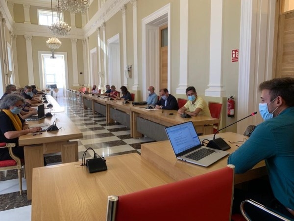 La comisión de Acción Comunitaria aprueba iniciar el expediente para conceder la Medalla de la Ciudad a quienes han ayudado a la población durante est