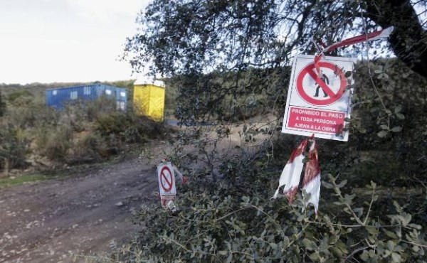 Un juez obliga a Infinity a restaurar ya los caminos que abrió en Valdeflores para los sondeos