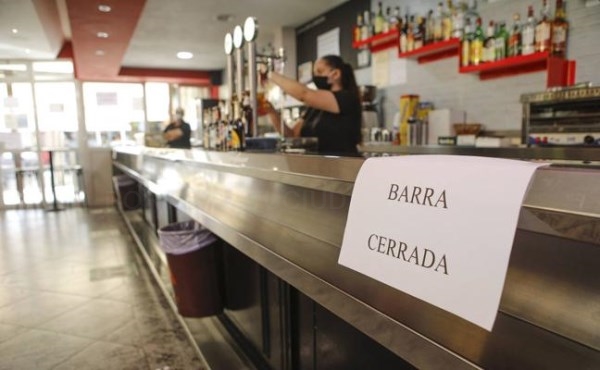 Los hosteleros afrontan con resignación y quejas las restricciones en Cáceres