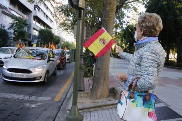 Conductores cacereños se suman a la protesta de Vox contra la gestión del Gobierno